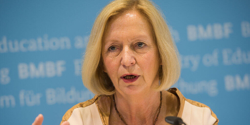 Die deutsche Bundesbildungsministerin Johanna Wanka hat mit einer Medienerklärung gegen die AfD gegen das Neutralitätsgebot für Regierungsmitglieder verstossen. (Archivbild)