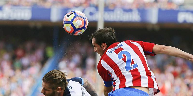Atletico Madrid (hier mit Verteidiger Diego Godin, rechts) gegen Osasuna obenauf