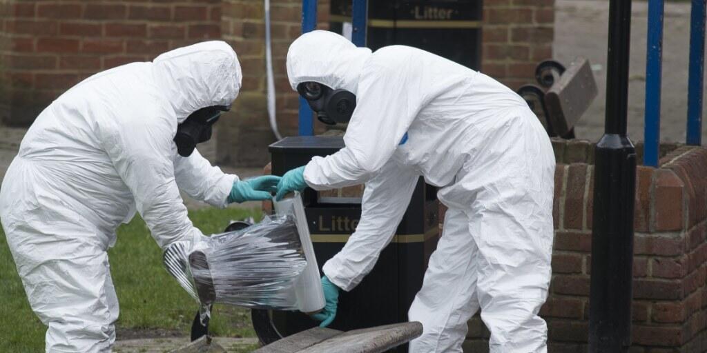 Auf dieser Parkbank wurden Julia Skripal und ihr Vater vergiftet aufgefunden. Die Tochter lehnt die Hilfe der russischen Botschaft in London nach dem Fall ab. (Archiv)