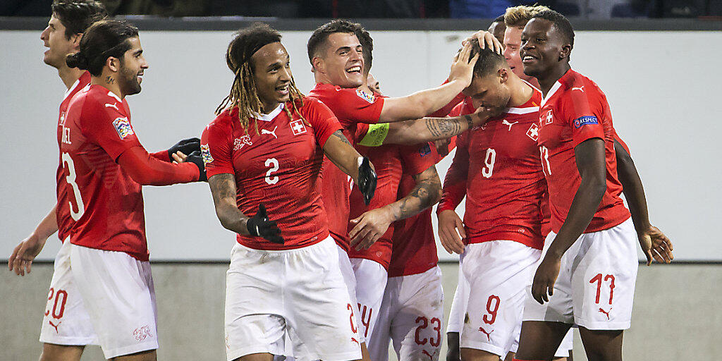 Matchwinner Haris Seferovic (9) und die ganze Schweizer Mannschaft ist zu Recht euphorisch nach dem 5:2 gegen Belgien
