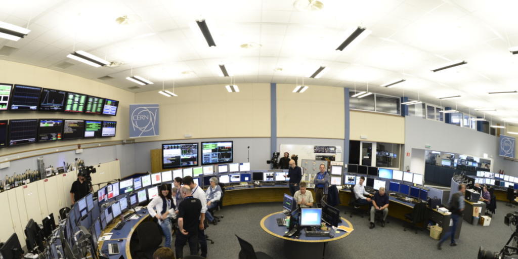 Hohe Konzentration herrschte am Mittwoch im CERN Control Centre, wo wieder Protonen mit der noch nie dagewesenen Geschwindigkeit von 13 Teraelektronenvolt (TeV) aufeinanderprallen.