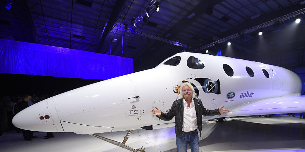 Virgin-Galactic-Chef Richard Branson präsentiert sein neues Raumschiff. Das alte war abgestürzt. (Archivbild)