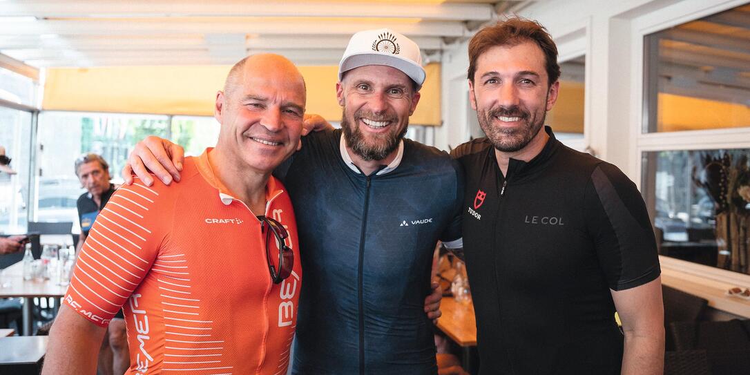 Fabian Cancellara (r.) mit Marc Girardelli (l.) und Marco Büchel