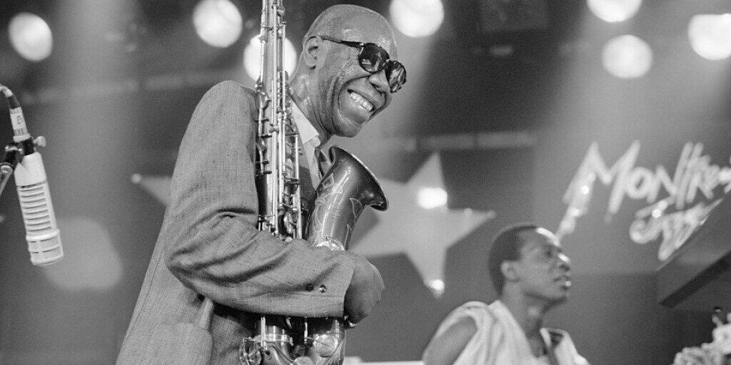Der Jazz-Saxophonist Manu Dibango ist der erste weltberühmte Prominente, der an der Lungenkrankheit Covid-19 gestorben ist. Er erlag der Krankheit mit 86 Jahren. (Archivbild)