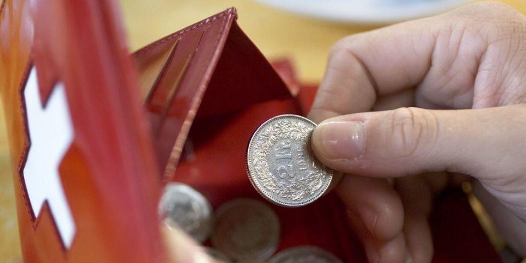In der Schweiz haben die reichsten 20 Prozent der Bevölkerung durchschnittlich 4,4 Mal mehr Geld zur Verfügung als die ärmsten 20 Prozent. Der Bund sorgt durch staatliche Umverteilung dafür, dass das Ungleichgewicht sich nicht verstärkt. (Archivbild)