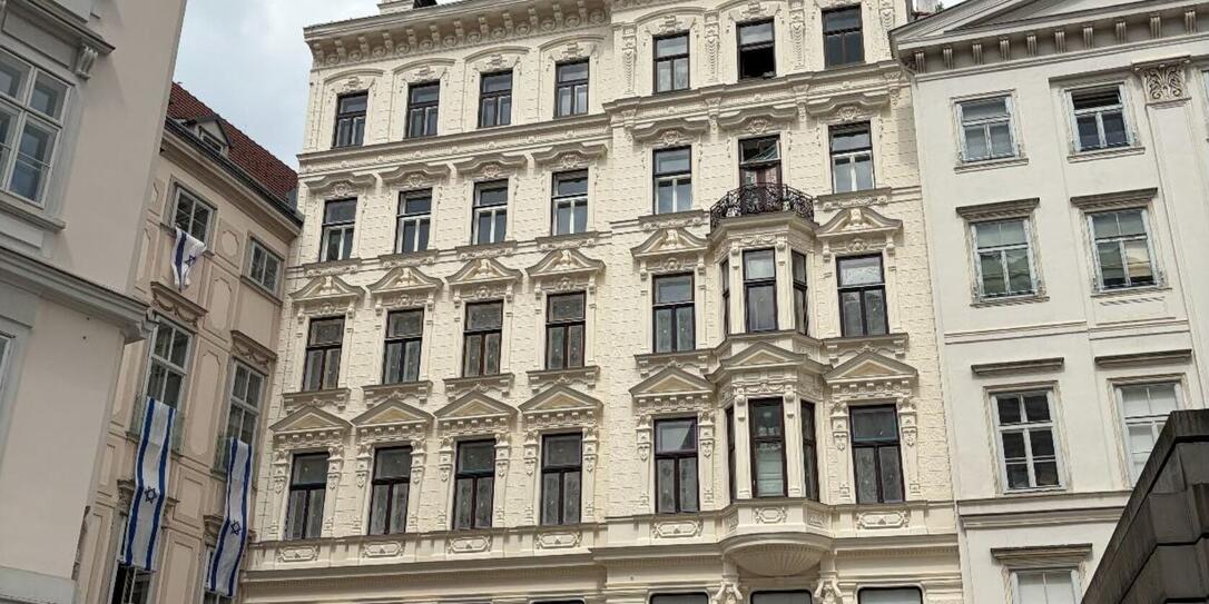 Das Kaufobjekt: Ansicht vom Judenplatz auf die Liegenschaft &laquo;Wipplingerstrasse 13/Judenplatz 9&raquo; in Wien.