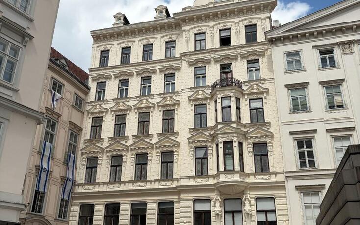 Das Kaufobjekt: Ansicht vom Judenplatz auf die Liegenschaft &laquo;Wipplingerstrasse 13/Judenplatz 9&raquo; in Wien.