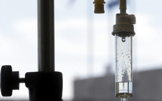 Weil er in tausenden Fällen Krepsmedikamente gepanscht haben soll, muss ein deutscher Apotheker für zwölf Jahre ins Gefängnis. (Symbolbild)