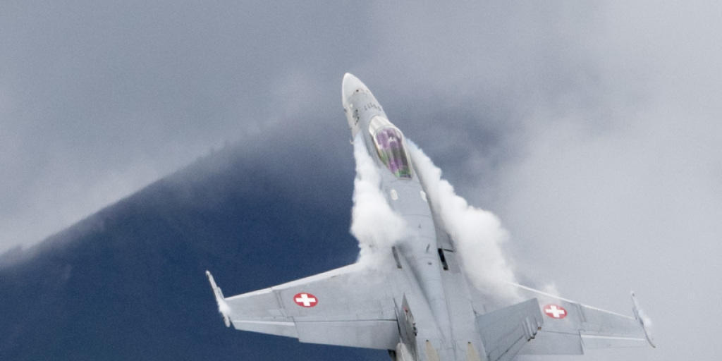 Die F/A-18-Kampfjets der Schweizer Luftwaffe sind von einem Problem am Sauerstoffversorgungssystem betroffen, das in den USA zu Diskussionen geführt hat. Gemäss dem VBS können die Piloten mit den Schwierigkeiten umgehen. (Archivbild) Die F/A-18-Kampfjets der Schweizer Luftwaffe sind von einem Problem am Sauerstoffversorgungssystem betroffen, das in den USA zu Diskussionen geführt hat. Gemäss dem VBS können die Piloten mit den Schwierigkeiten umgehen. (Archivbild)
