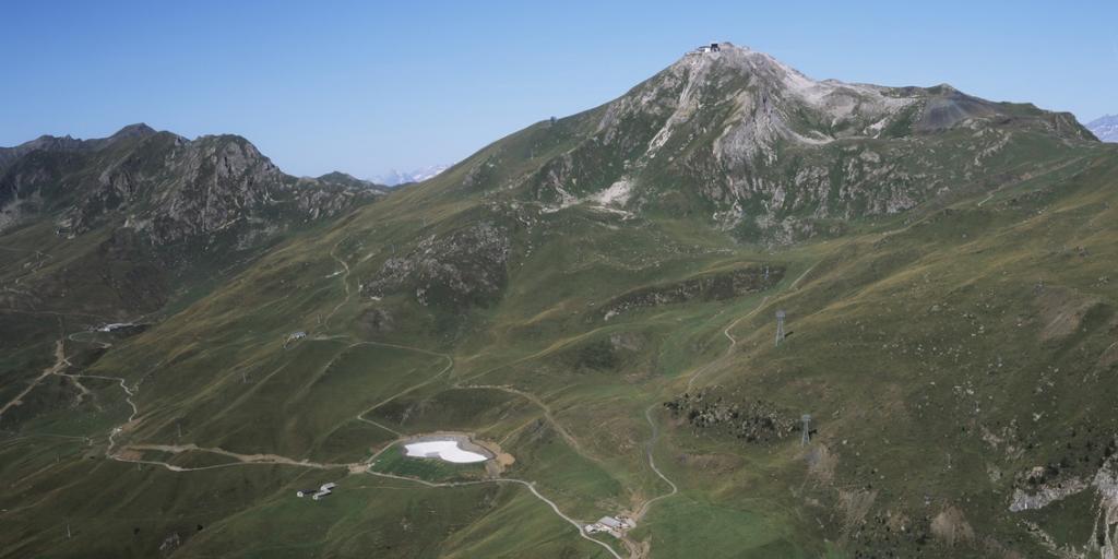 Der Aroser Bärenpark (gelb markiert) am Rande des Aroser Skigebiets.