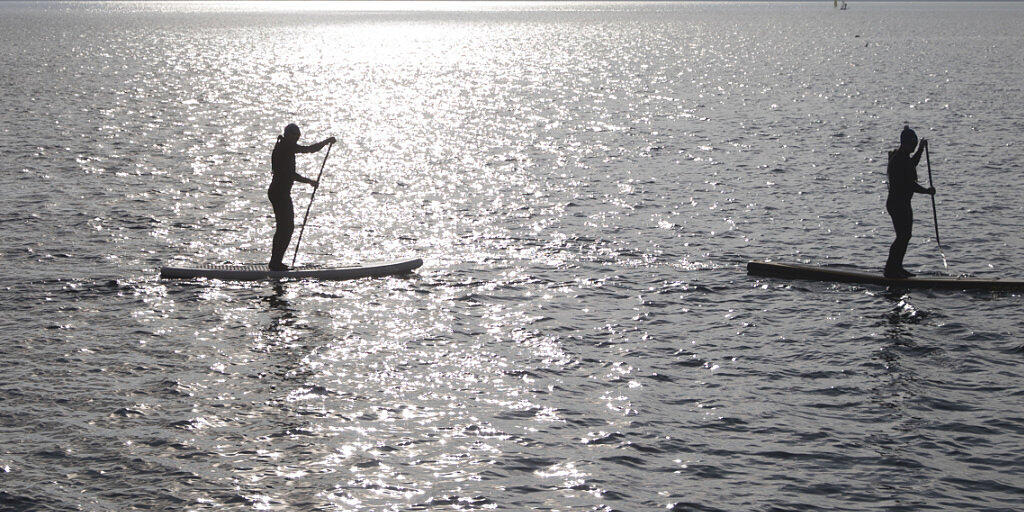 Auf dem See fehlen Hinweisschilder: Stand-Up-Paddler können unwissentlich zu nah an bedeutende Wasservogelgebiete paddeln. Ihre Silhouette ist weithin sichtbar. (Archivbild)