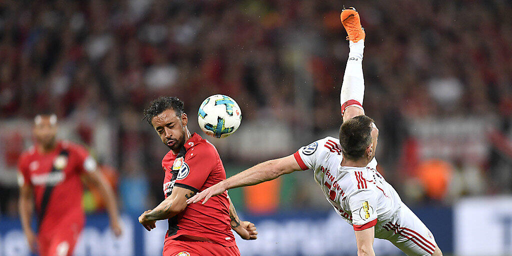 Fiel gegen die Bayern sehr negativ auf: Leverkusens Karim Bellarabi (li., gegen Franck Ribéry)