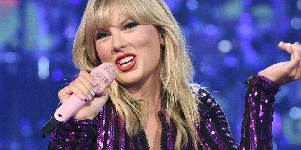 ARCHIV - Taylor Swift, Country-Pop-Sängerin aus den USA, singt im Juli 2019 beim Prime Day-Konzert von Amazon Music im Hammerstein Ballroom in New York City. Foto: Evan Agostini/Invision/AP/dpa