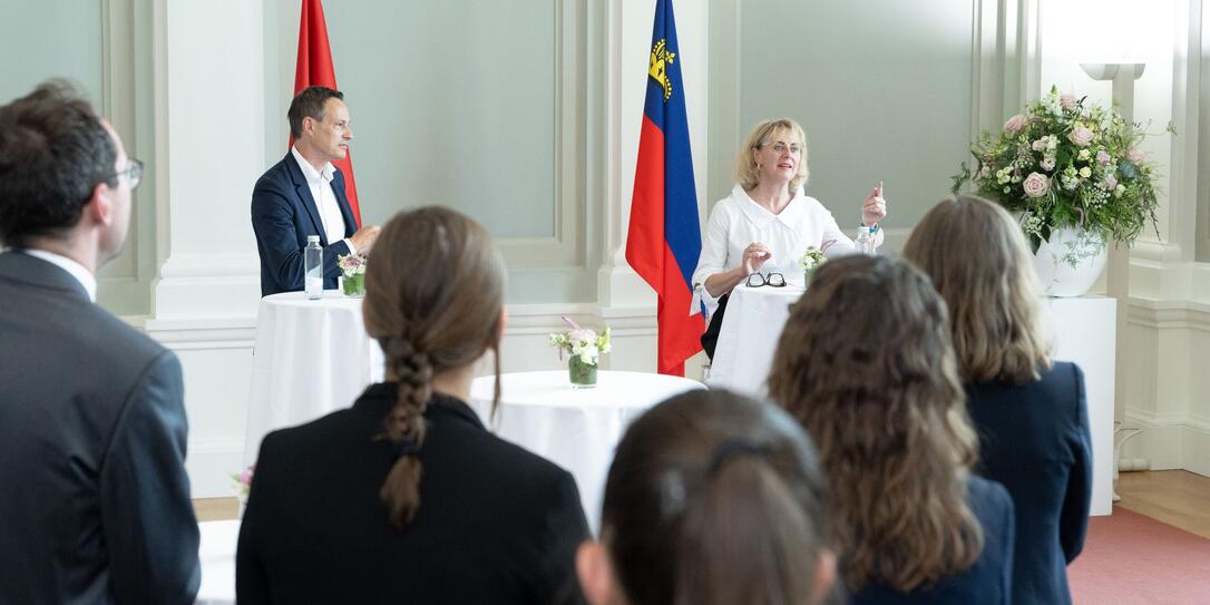 Schweizer Jungdiplomatinnen und Jungdiplomaten besuchen Liechtenstein