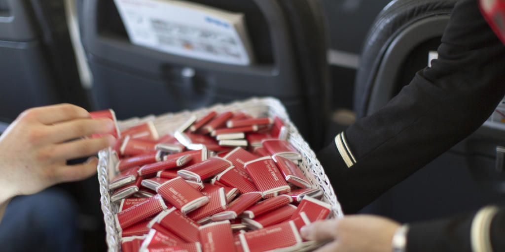 17 Millionen kleine Schoggitafeln verteilt die Swiss jährlich an die Passagiere. (Archiv)