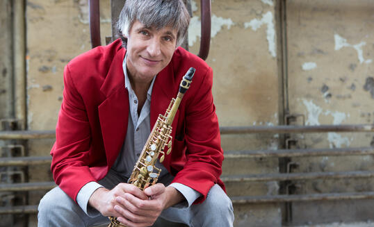 Daniel Schnyder, ein Schweizer Jazz-Saxophonist, Flötist und Komponist des Jazz und der klassischen Musik.