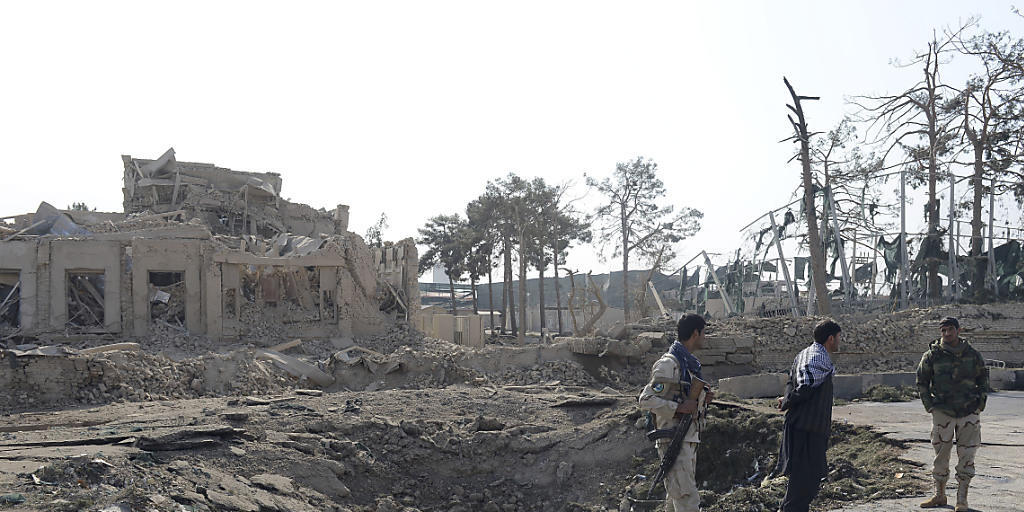 Zeichen der Detonation: Der Bombenangriff auf das deutsche Konsulat in der afghanischen Stadt Masar-i-Scharif war offenbar von langer Hand geplant. Zeichen der Detonation: Der Bombenangriff auf das deutsche Konsulat in der afghanischen Stadt Masar-i-Scharif war offenbar von langer Hand geplant.
