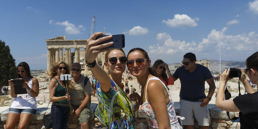 Touristen auf der Akropolis in Athen. (Archiv)