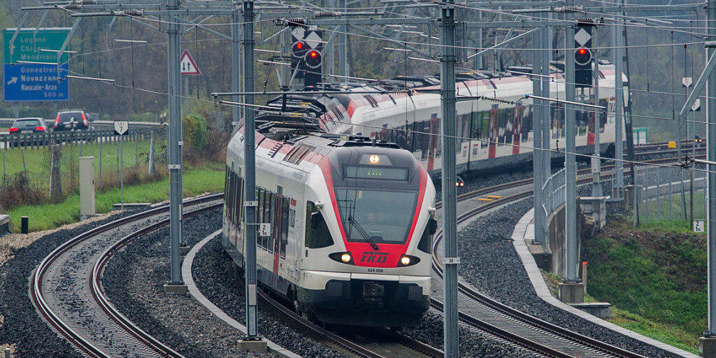 An drei kleineren Bahnhöfen auf der Strecke Cadenazzo - Luino im Tessin führt die SBB derzeit schweizweit erstmals einen Test mit "Halt auf Verlangen" durch. (Archivbild)