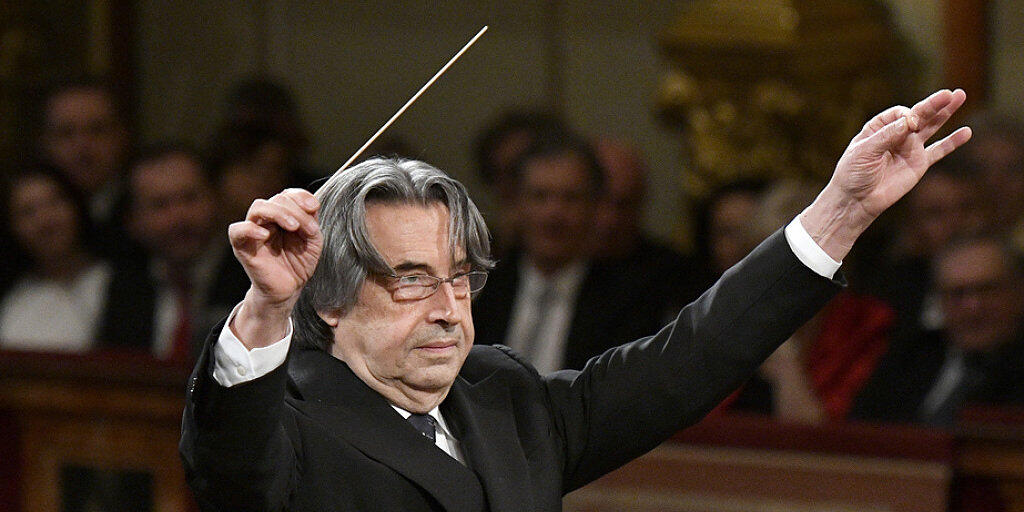 Alles Walzer!: Der italienische Dirigent Riccardo Muti dirigiert - bereits zum fünften Mal - das traditionelle Neujahrskonzert der Wiener Philharmoniker.