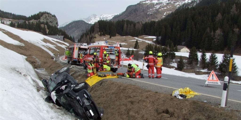 Warum die beiden Fahrzeuge seitlich kollidierten, ist noch unklar.