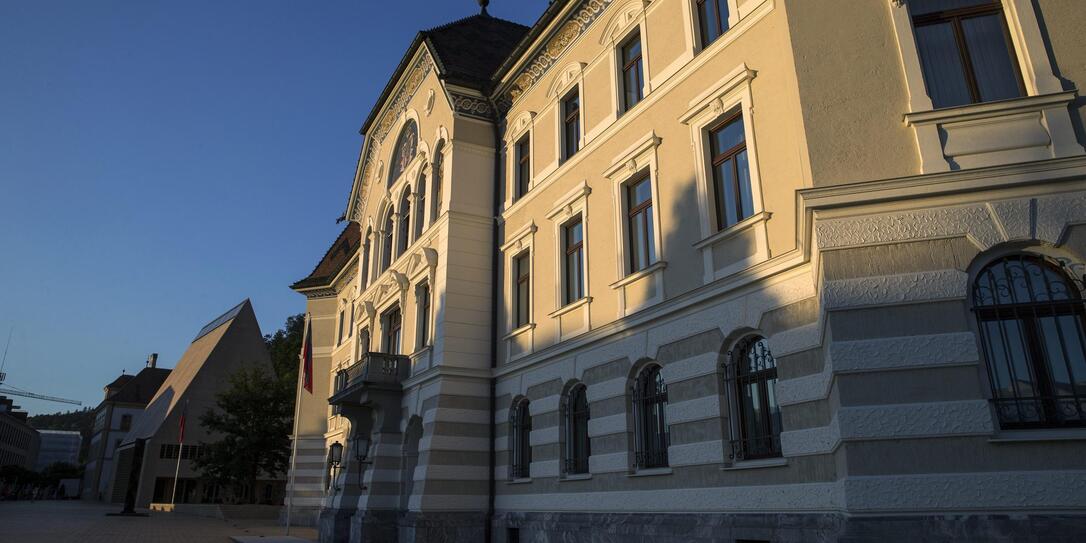 Regierungsgebäude Regierung Vaduz 140717
