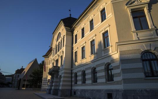 Regierungsgebäude Regierung Vaduz 140717