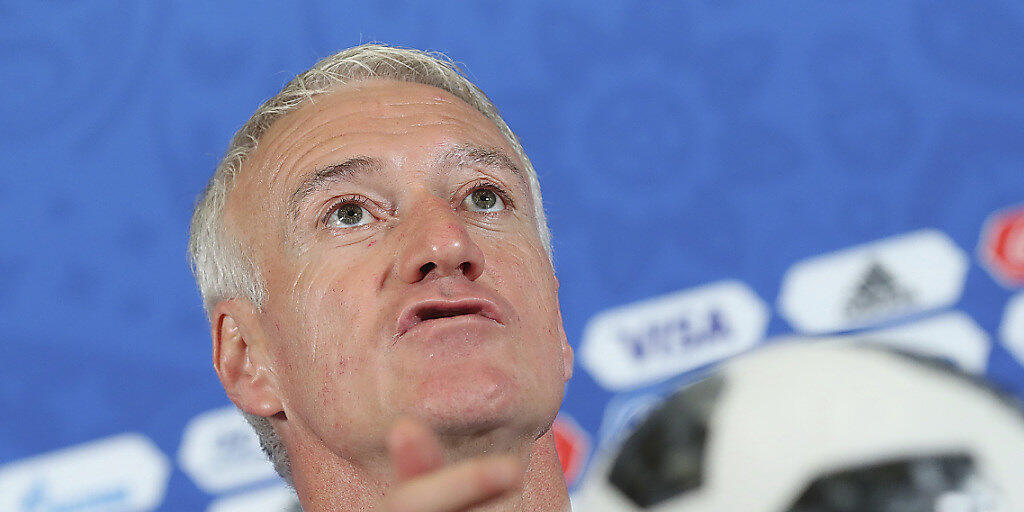 Im Auftaktspiel gegen Australien klar favorisiert: Frankreich mit Nationaltrainer Didier Deschamps