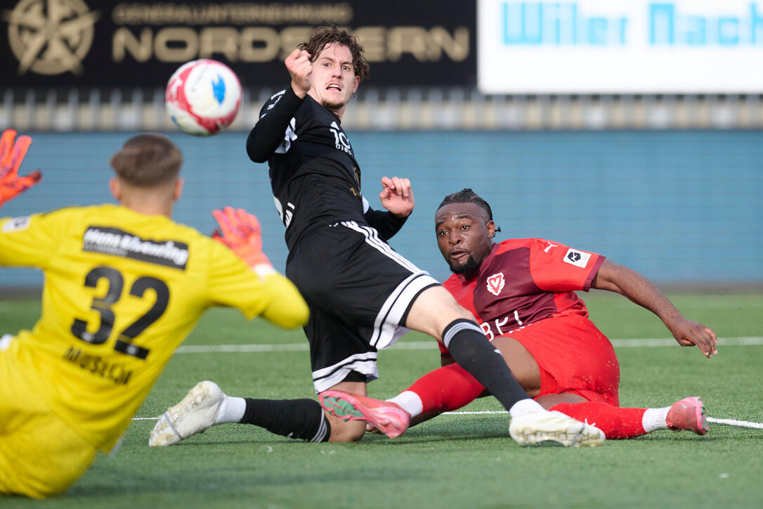 In seiner alten Wirkungsstätte traf Ayo Akinola (r.) in der 80. Minute zum 2:0 und machte den Deckel für Vaduz drauf.