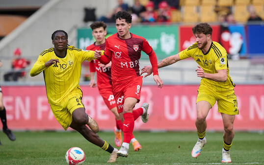 Stephan Seiler (mitte) war auch gestern wieder Dreh- und Angelpunkt in der Vaduzer Mannschaft.