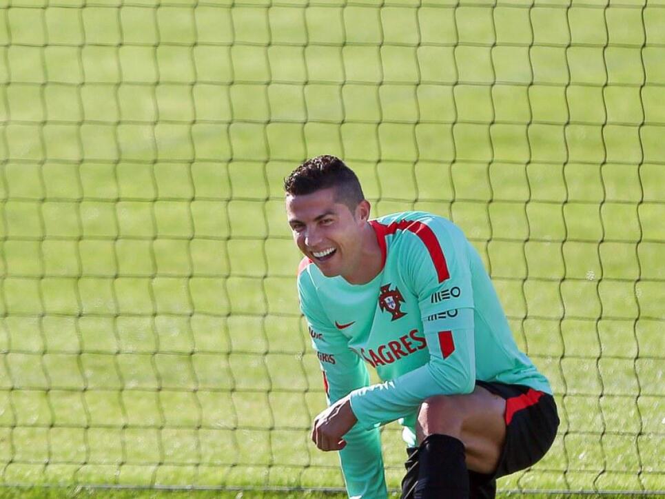 Alles, um den Superstar Cristiano Ronaldo bei Laune zu halten: Portugal reiste mit einem Militär-Flugzeug zum WM-Qualifikationsspiel in Andorra