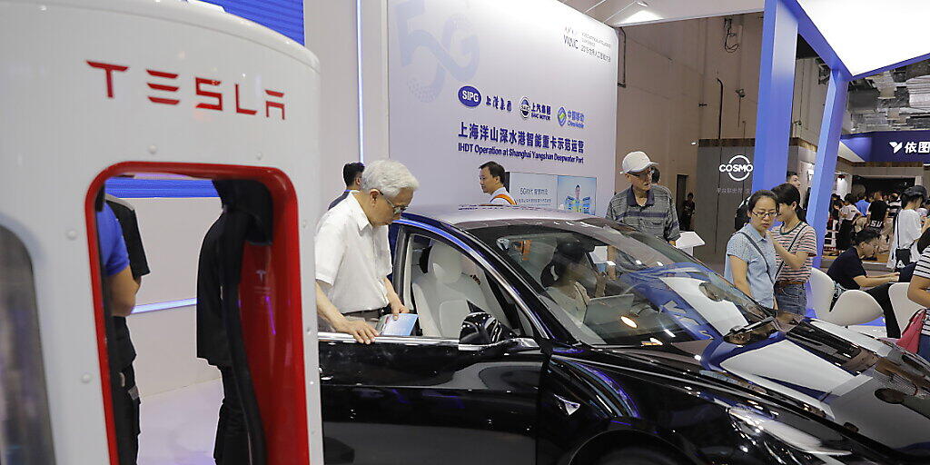 Die Firma Tesla ist an der Börse nunmehr wieder mehr wert, als etwa der Konzern General Motors. (Archivbild)