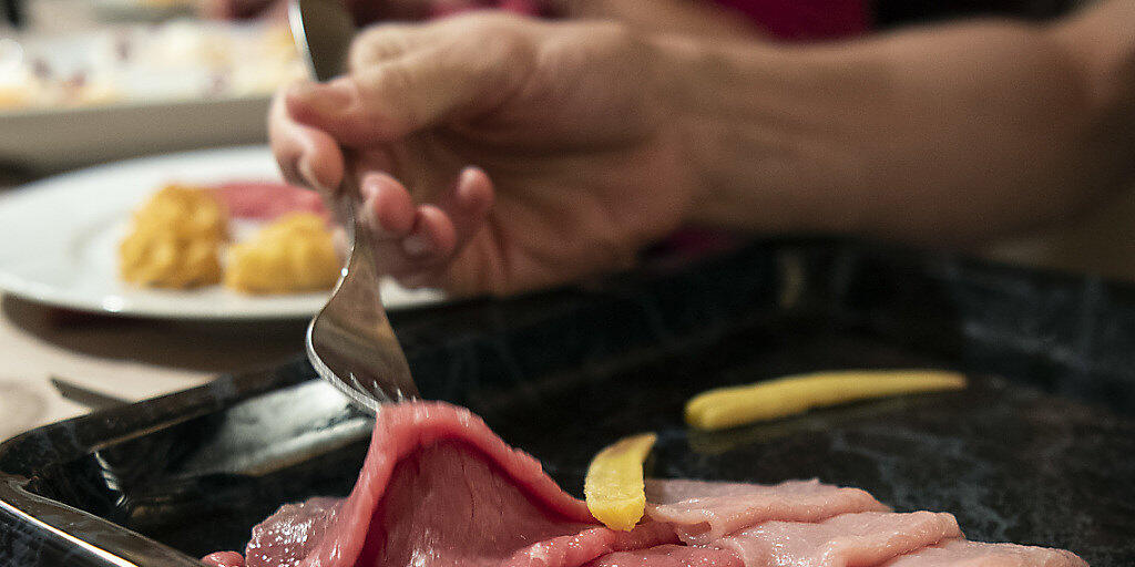 Fondue Chinoise ist in der Schweiz vor allem an Festtagen beliebt. (Archivbild)