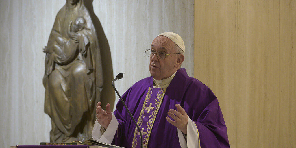 Papst Franziskus hat im Zuge der Corona-Pandemie den Sondersegen "Urbi et Orbi" gespendet und die Menschen zu mehr Zusammenhalt in der Krise aufgerufen.
