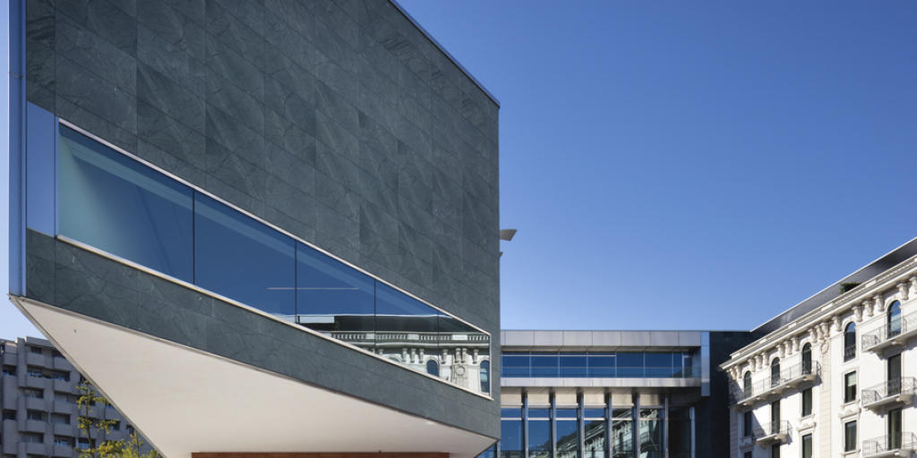 Das Kulturzentrum Lugano Arte e Cultura (LAC) auf der Piazza Bernardino Luini ist im September 2015 eröffnet worden (Archiv) Das Kulturzentrum Lugano Arte e Cultura (LAC) auf der Piazza Bernardino Luini ist im September 2015 eröffnet worden (Archiv)