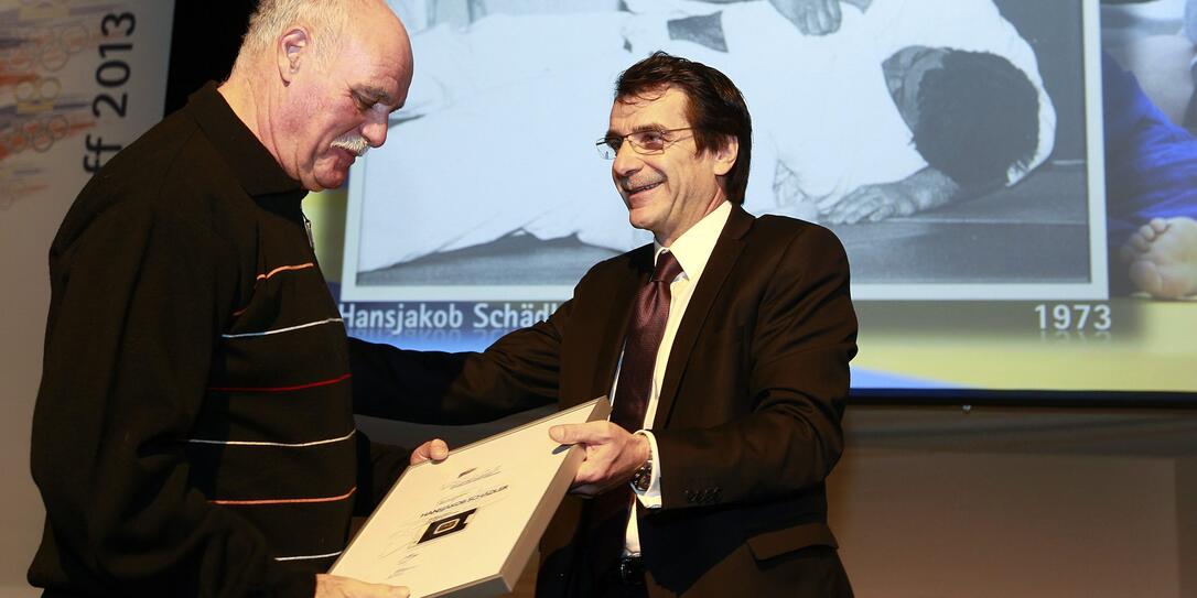 Hansjakob Schädler wurde 2013 vom damaligen LOSV-Präsidenten, Leo Kranz, für sein Engagement für den Judosport geehrt.