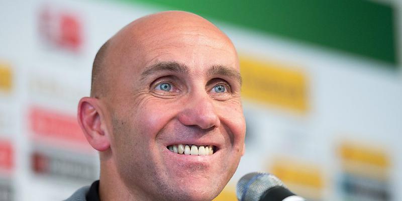 André Schubert packt die Aufgabe mit einem Lachen an