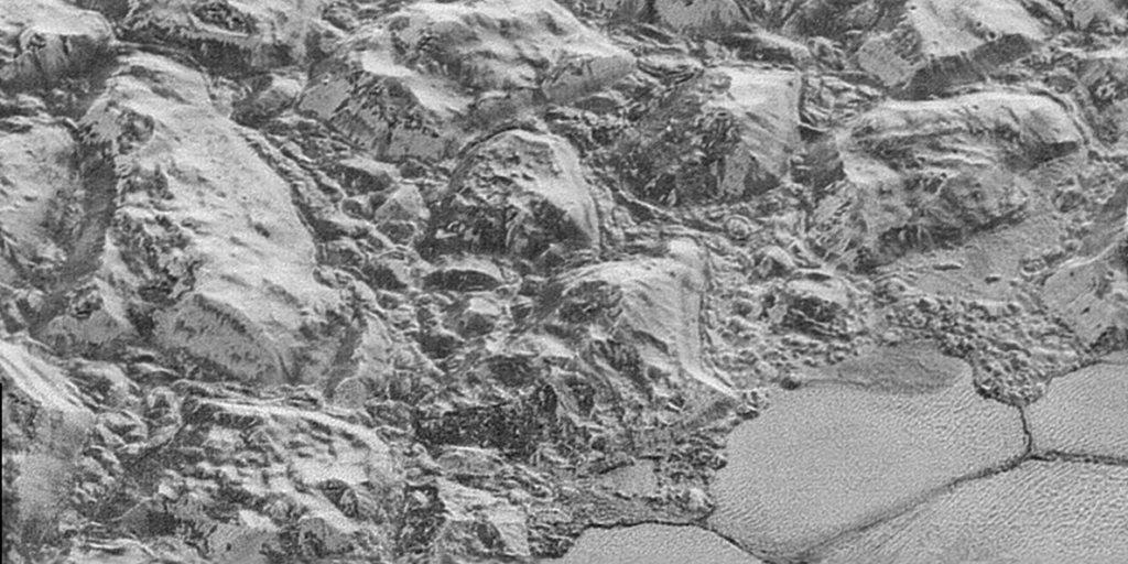 Das von der Raumsonde "New Horizons" geschossene Bild vom Pluto zeigt Eisschollen und Berge.