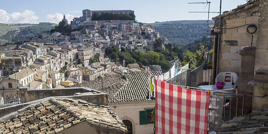Die historische Stadt Ragusa auf Sizilien gehört zum Unesco-Welterbe. Heute wächst jedoch die Sorge wegen der zunehmenden Armut in Süditalien. Die EU fordert mehr öffentliche Investitionen in der Region. (Archivbild)