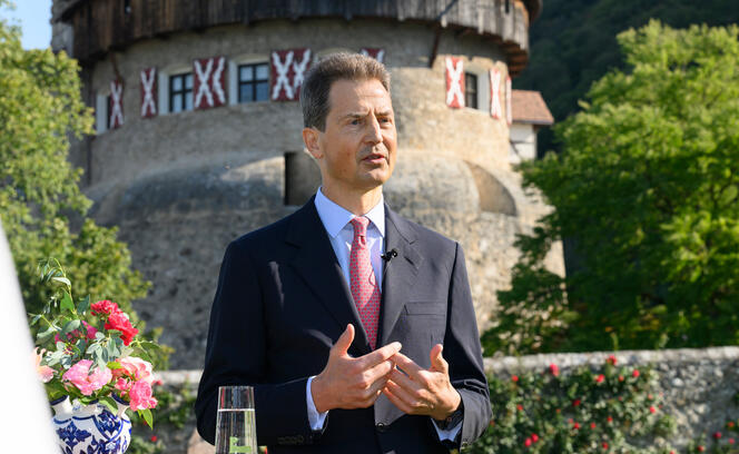 Interview mit Erbprinz Alois am 15. August 2026 im Rosengarten bei Schloss Vaduz.