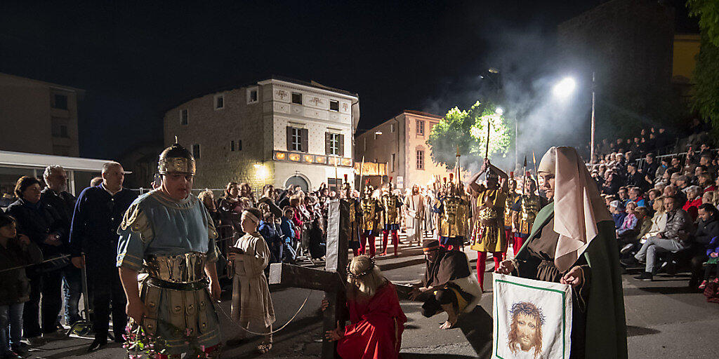Kostümierte Teilnehmer der historischen Osterprozession am Gründonnerstag in Mendrisio.