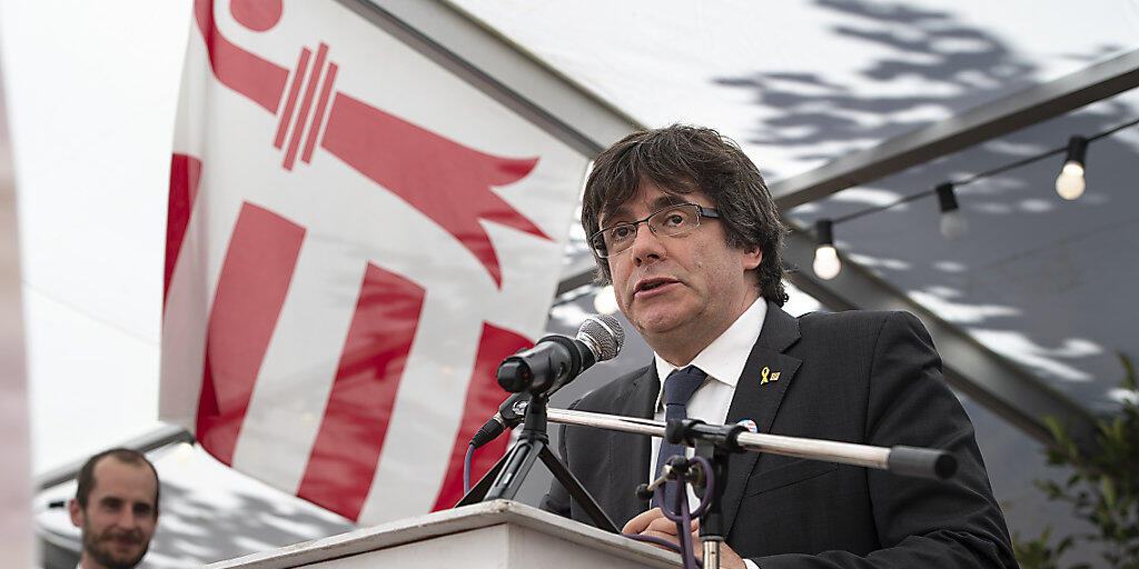 Carles Puigdemont spricht am Fest des jurassischen Volkes und bedankt sich für die Solidarität mit Katalonien.
