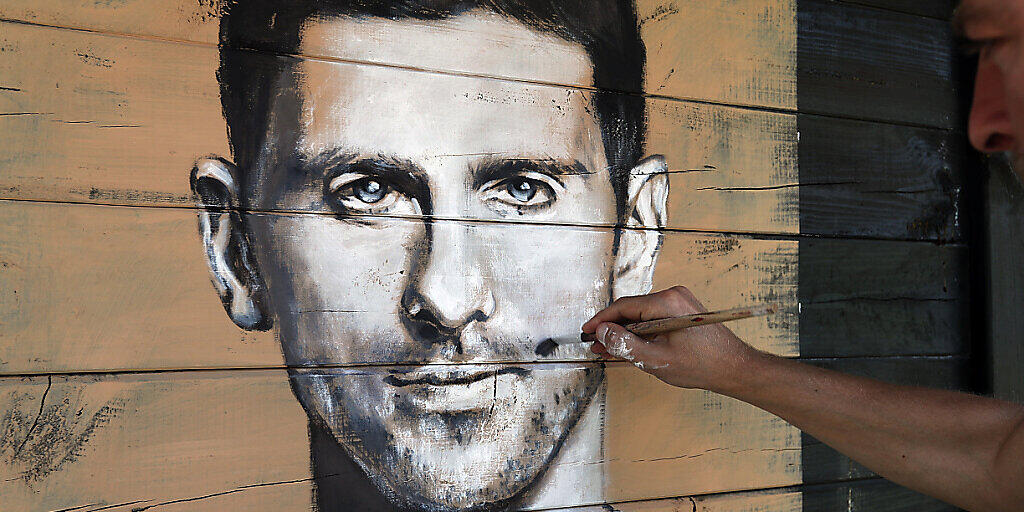 In Serbien ist Tennis-Star Novak Djokovic ein Held. Bei einer von ihm organisierten Tennistour in Serbien und Kroatien mangelte es jedoch an Sicherheitsvorkehrungen gegen die Verbreitung des Coronavirus. (Foto: Darko Vojinovic / AP/KEYSTONE SDA)