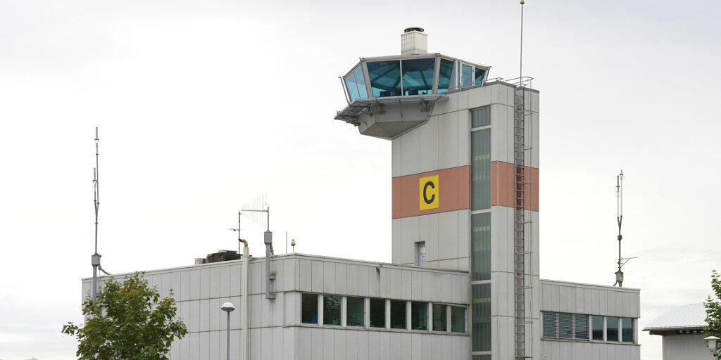 Auf dem Flugplatz Payerne VD ist in der Nacht auf Mittwoch ausnahmsweise ein Spezialflugzeug aus Spanien gelandet. An Bord hatte es ein Organ für eine wichtige Operation in einem Westschweizer Spital. (Archivbild)
