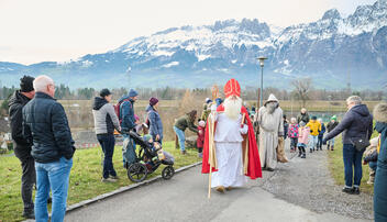 Adventszauber mit Weihnachtsmarkt (30.11.2025)