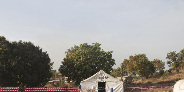 Ein Ebola-Zentrum an der malischen Grenze im November 2014 Ein Ebola-Zentrum an der malischen Grenze im November 2014