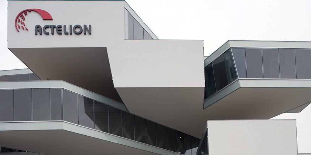 Das Biotechunternehmen Actelion befindet sich inzwischen zu über drei Viertel in der Hand des US-Konzerns Johnson & Johnson. Das ergab das provisorische Zwischenergebnis am Ende der Angebotsfrist. Das Biotechunternehmen Actelion befindet sich inzwischen zu über drei Viertel in der Hand des US-Konzerns Johnson & Johnson. Das ergab das provisorische Zwischenergebnis am Ende der Angebotsfrist.