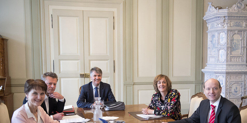 Auch die Regierung der Stadt Bern ist links: Mit Franziska Teuscher vom Grünen Bündnis, Ursula Wyss und Michael Aebersold von der SP und dem Stadtpräsidenten Alec Von Graffenried von der Grünen Freien Liste. Der einzige bürgerliche Vertreter ist Reto Nause von der CVP. (Archiv) Auch die Regierung der Stadt Bern ist links: Mit Franziska Teuscher vom Grünen Bündnis, Ursula Wyss und Michael Aebersold von der SP und dem Stadtpräsidenten Alec Von Graffenried von der Grünen Freien Liste. Der einzige bürgerliche Vertreter ist Reto Nause von der CVP. (Archiv)