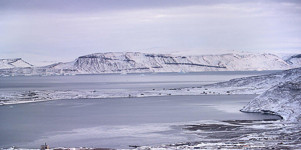 Dänemark wappnet sich gegen Begehrlichkeiten der Grossmächte in der Arktis rund um das halbautonome Gebiet Grönland. Im Bild die Thule Air Base der USA auf Grönland. (Archivbild)