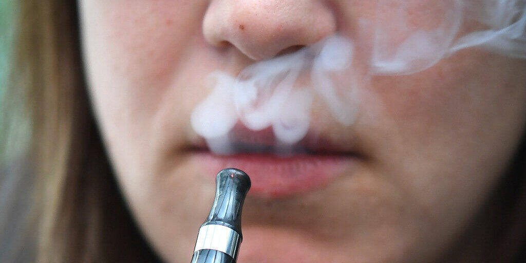 Während den vergangenen drei Wochen zählte die US-Gesundheitsbehörden 153 Verdachtsfälle von Lungenproblemen nach E-Zigarettenkonsum. (Symbolbild)